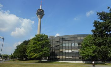 Landtag mit Rheinturm