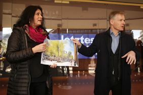 Stellten Einzelheiten zur Neugestaltung des Gustaf-Gründgens-Platzes und der Schadowstraße vor: Verkehrsdezernentin Cornelia Zuschke und Andreas Weise, Projektleiter Kö-Bogen. Foto: David Young