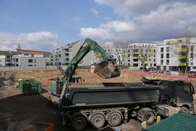 Außerdem entsteht eine neue wettkampffähige Dreifachsporthalle für den Schul- und Vereinssport, die auch als Versammlungsstätte und Aula genutzt werden kann. Foto: Ingo Lammert