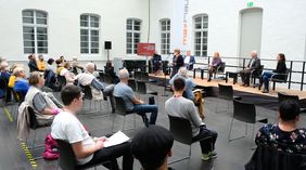 Anlässlich des 30. Jahrestags der Deutschen Einheit hat eine Delegation aus Chemnitz die Landeshauptstadt Düsseldorf besucht. Die Gäste aus der Partnerstadt nahmen auch am Podiumsgespräch im Maxhaus  teil.