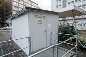 Die Ecotoilette am Stresemannplatz ist barrierefrei zugänglich © Landeshauptstadt Düsseldorf/Michael Gstettenbauer 