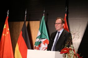 Oberbürgermeister Dr. Stephan Keller begrüßt die Gäste. © Landeshauptstadt Düsseldorf, Ingo Lammert