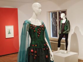 Die Inszenierung der "steinernen Blume" in der Choreografie des legendären Erich Walter zur Musik von Sergej Prokofjew aus dem Jahr 1976 wird in diesem Ausstellungsraum präsentiert. 