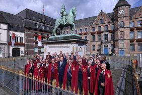 Oberbürgermeister Dr. Stephan Keller hat am Samstag, 5. September 2026, Mitglieder der Internationalen Bruderschaft "Het Gulden Vlies" im Rathaus empfangen. Foto: Stadt Düsseldorf/David Young