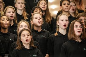 Der Chor mit Comenianern der 5. bis 7. Schuljahre; Foto: Zanin