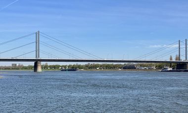 Das Archivbild zeigt die Theodor-Heuss-Brücke in ihrer jetzigen Form. Gemäß Beschluss des Stadtrates soll die Brücke neu errichtet werden. Zuvor steht ihre Sicherung an. Foto: Amt für Brücken-, Tunnel- und Stadtbahnbau
