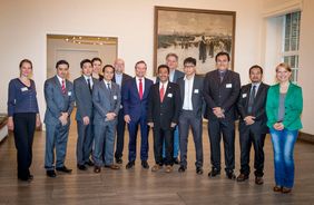 Indonesisch-malaysische Besuchergruppe im Rathaus 