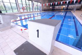Nach dreijähriger Bauzeit ist das neue Schwimmbad in Benrath an der Regerstraße am Freitag, 1. September, eröffnet worden. Es trägt den Namen "Badehaus Benrath – Schwimmen am Schloss". Fotos: David Young
