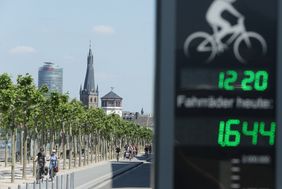 Für den Wettbewerb Stadtradeln unter dem Motto "Radeln für ein gutes Klima" können sich Radfahrer jetzt anmelden. Es gilt dabei, möglichst viele Radkilometer für Düsseldorf zu sammeln. Archivfoto: David Young