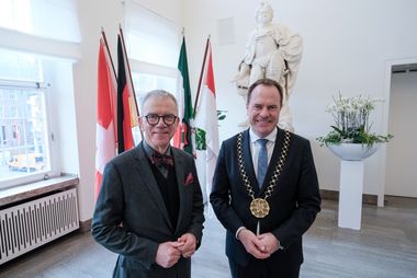 Der Schweizerische Botschafter, Dr. Paul E. Seger (l.) mit Oberbürgermeister Dr. Stephan Keller im Jan-Wellem-Saal, Foto: Gstettenbauer.