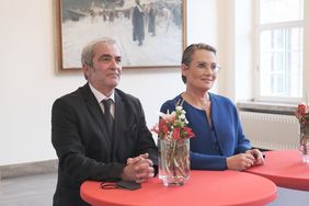Zur Verleihung der Verdienstplakette kam Jenny Jürgens mit ihrem Ehemann David Carreras ins Düsseldorfer Rathaus; Foto: Gstettenbauer