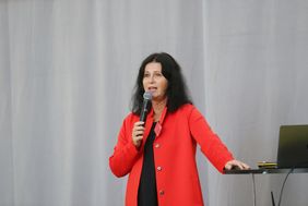 Planungsdezernentin Cornelia Zuschke begrüßte die Gäste der öffentlichen Zwischenpräsentation in der Turbinenhalle der Stadtwerke; Foto: Lammert