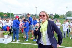 Bürgermeisterin Klaudia Zepuntke nahm die Siegerehrungen vor. Foto: Uwe Schaffmeister