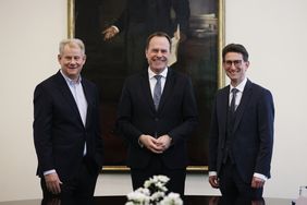 Andreas Schmitz, Präsident der IHK Düsseldorf, Oberbürgermeister Dr. Stephan Keller und Daniel Kleine, Vorstandsvorsitzender Industriekreis Düsseldorf (v.l.), Foto: Young.