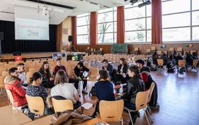 Beim Treffen der Düsseldorfer "Courage-Schulen" am 10. April wurden über die weitere Zusammenarbeit diskutiert. Foto: Zanin
