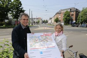 Mobilitätsdezernent Jochen Kral und die Leiterin des Amtes für Verkehrsmanagement, Katharina Metzker, haben zum Baustart Einzelheiten zum Radwegebau Auf´m Hennekamp vorgestellt 