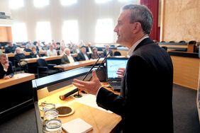 Oberbürgermeister Thomas Geisel eröffnete im Rathaus die 15. Bildungskonferenz der Bildungsregion Düsseldorfer und gab dabei den Startschuss für den 1. "Tag der Bildung" in der Landeshauptstadt; Foto: Gstettenbauer