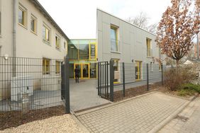 Schlüsselübergabe für den Erweiterungsbau der Kita Sulzbachstraße - die Kita von außen