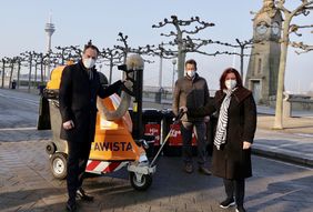 Stellten Einzelheiten zum Fortgang der Stadtsauberkeitsoffensive 2021 vor: Oberbürgermeister Dr. Stephan Keller, Awista-Geschäftsführer Peter Ehler und Umweltdezernentin Helga Stulgies (v.l.). Foto: Ingo Lammert