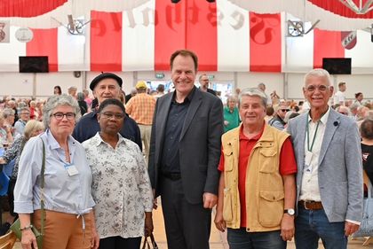 Oberbürgermeister Dr. Stephan Keller mit Mitgliedern des Seniorenrates