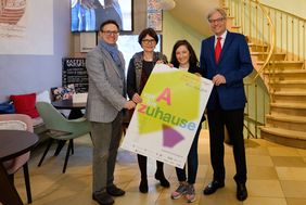 (V. l.) Michael Rubinstein, Geschäftsführer Landesverband der Jüdischen Gemeinden von Nordrhein, Kulturamtsleiterin Marianne Schirge, Inna Goudz, Festivalleitung, und Kulturdezernent Hans-Georg Lohe stellten das Programm vor; Foto: Uwe Schaffmeister