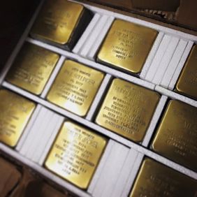Archivbilder "Stolpersteine" der Mahn- und Gedenkstätte, die 2016 verlegt wurden. Foto: Mahn- und Gedenkstätte Düsseldorf