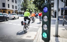 Die Erweiterung der Radwege läuft auf Hochtouren. Foto: Melanie Zanin