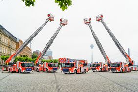 Fünf neue Drehleitern gehören ab sofort zum Fuhrpark der Düsseldorfer Feuerwehr und werden - ausgehend von der aktuellen Statistik - bei mehr als 6.000 Notfällen im Jahr zum Einsatz kommen; Foto: Feuerwehr