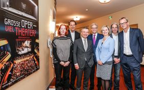 Andrea Jürges (Architekturmuseum), Prof. Dr. Dieter Vogel (Freundeskreis), OB Thomas Geisel, Kulturdezernent Hans-Georg Lohe, Alexandra Stampler-Brown (DOR), Yorck Förster (Architekturmuseum), Prof. Christoph Meyer (v.l.)