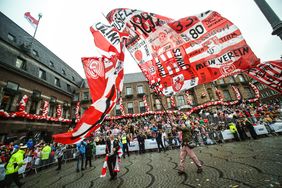 "Unser Rad schlägt um die Welt" - die Karnevalisten in der Landeshauptstadt feiern ihren Rosenmontagszug 2020; Foto: Melanie Zanin