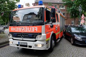 Besonders in zweiter Reihe sowie in Kurven abgestellte Fahrzeuge behindern die Durchfahrt der Einsatzfahrzeuge.
