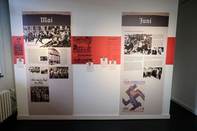 In zwölf Monatskapiteln beleuchtet die Ausstellung verschiedene öffentliche Lebensbereiche