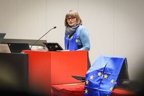 Festveranstaltung zum Internationalen Frauentag: Bürgermeisterin Klaudia Zepuntke begrüßte die anwesenden Gäste; Foto: Melanie Zanin