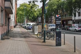 In der Stoffeler Straße wurde am Donnerstag, 26. Juni eine neue Mobilitätsstation in Betrieb gehen. © Connected Mobility Düsseldorf