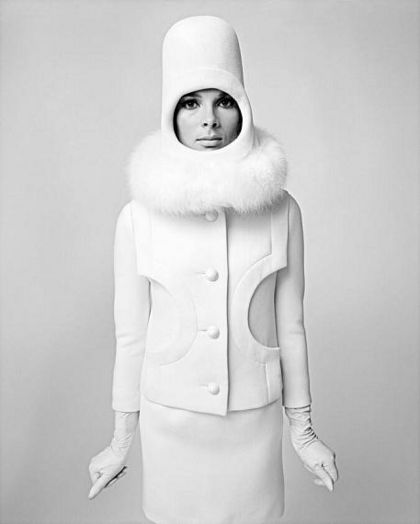 F.C. Gundlach, "Sputnik Girl", Space Age Look von Pierre Cardin, Paris 1966 © F.C. Gundlach / Stiftung F.C. Gundlach