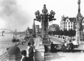 1903 gab es am Rheinufer einen Bahnanschluss. Foto: Stadtarchiv