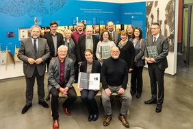 Buchvorstellung: Norbert Wesseler, Polizeipräsident Düsseldorf (links) mit Autorinnen und Autoren des neue Bandes zur Geschichte der Kriminalpolizei; Foto: Melanie Zanin