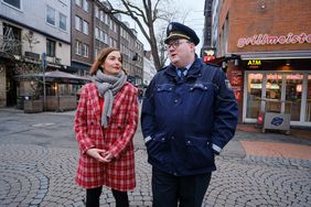 Ordnungsdezernentin Britta Zur und Thorsten Fleiß, Leiter der Polizeiinspektion Mitte. Foto: Gstettenbauer