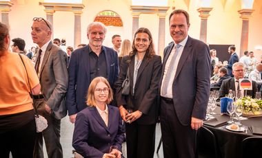 OB Dr. Stephan Keller zusammen mit den Host-City-Botschafterinnen Selin Oruz und Sandra Mikolaschek sowie DFB-Sportdirektor Rudi Völler (v.r.). Alle Fotos: Christian Knieps