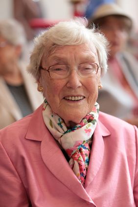 Nun Trägerin der Verdienstmedaille: die 82-Jährige Monika Straub. Foto: Ingo Lammert