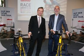 Oberbürgermeister Thomas Geisel und Willi Verhuven, Vorsitzender der alltours Geschäftsführung