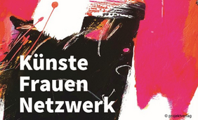In weißer Schrift steht "Künste Frauen Netzwerk" auf schwarzem Hintergrund, der mit pinken Farbklecksen verwaschen ist.