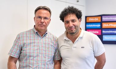 Dr. med. Peter Zielonka und Färes Chain aus der Humanitären Sprechstunde des Gesundheitsamtes Düsseldorf © Stadt Düsseldorf/Claus Langer