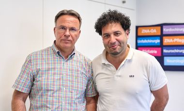 Dr. med. Peter Zielonka und Färes Chain aus der Humanitären Sprechstunde des Gesundheitsamtes Düsseldorf © Stadt Düsseldorf/Claus Langer