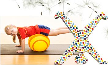 Hintergrund Pusteblume, Mädchen auf Gymnastikball, Vordergrund Radschläger "Inklusion"