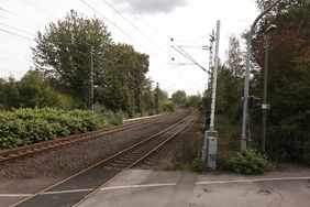 Güterzugstrecke Rath - Eller wird mit zusätzlichem Lärmschutz versehen; Foto: Young