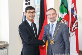 OB Geisel mit KEUM Chang Rok, Generalkonsul der Republik Korea