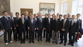Oberbürgermeister Thomas Geisel (Mitte) mit der Delegation aus der japanischen Präfektur Shimane, Foto: Wilfried Meyer.