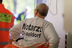 Der Infektionstrupp besteht aus einem Notarzt der Oberarztgruppe Rettungsdienst sowie aus einem Notfallsanitäter der Feuerwehr.