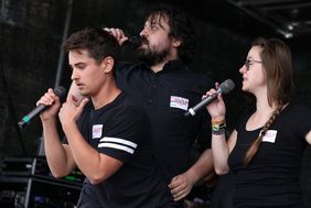 Bei der Auftaktveranstaltung zur Woche der Generationen am Dienstag, 21. Juni, unterhielt ein interaktives Improvisationstheater des Looters e. V. die Anwesenden. Foto: David Young